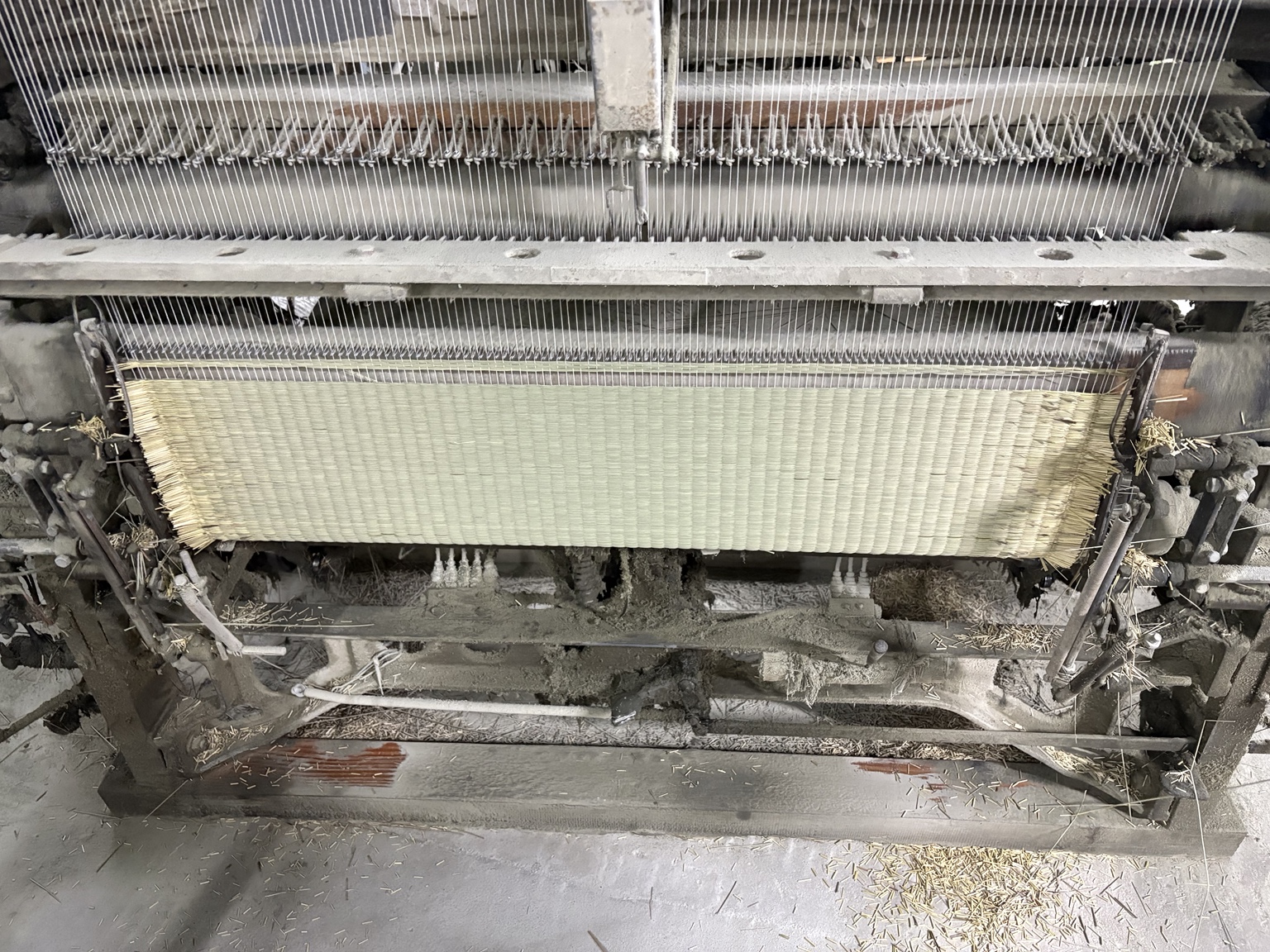 井草を使った畳表を織る機械｜金沢屋小見川店